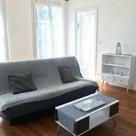 Perret De Ville Apartment